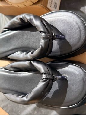 Women's Black Padded Toe-Post Sandals